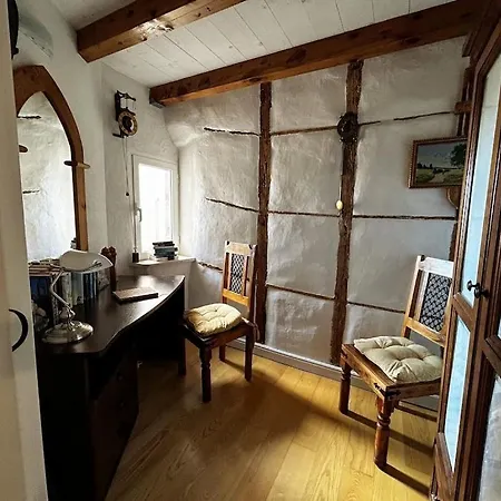 בית נופש Beautifully Restored 400-year Old House With Stunning Sea Views From The Terrace דוברובניק