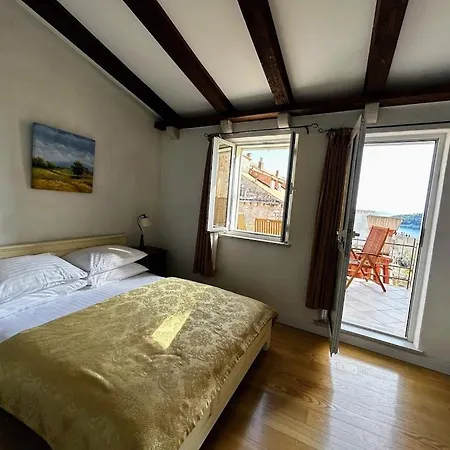 Prázdninový dům Beautifully Restored 400-year Old House With Stunning Sea Views From The Terrace