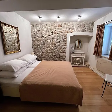 Feriehus Beautifully Restored 400-year Old House With Stunning Sea Views From The Terrace